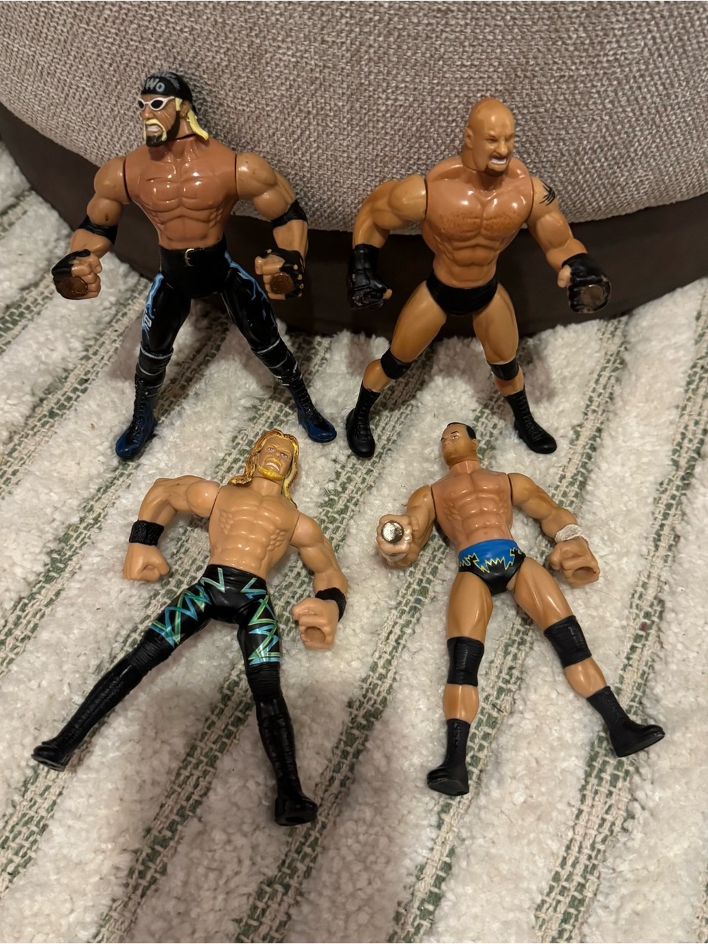 Vintage 1999 WCW ToyBiz Grip ’N Flip Wrestling Action Figure Lot of 4 – Hogan